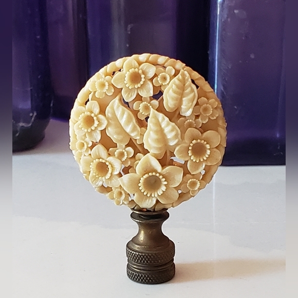 Vintage Carved Finial Accents Vintage Carved Bakelite Finial Used